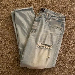 Barely worn ames slim boyfriend jeans- abercrombie